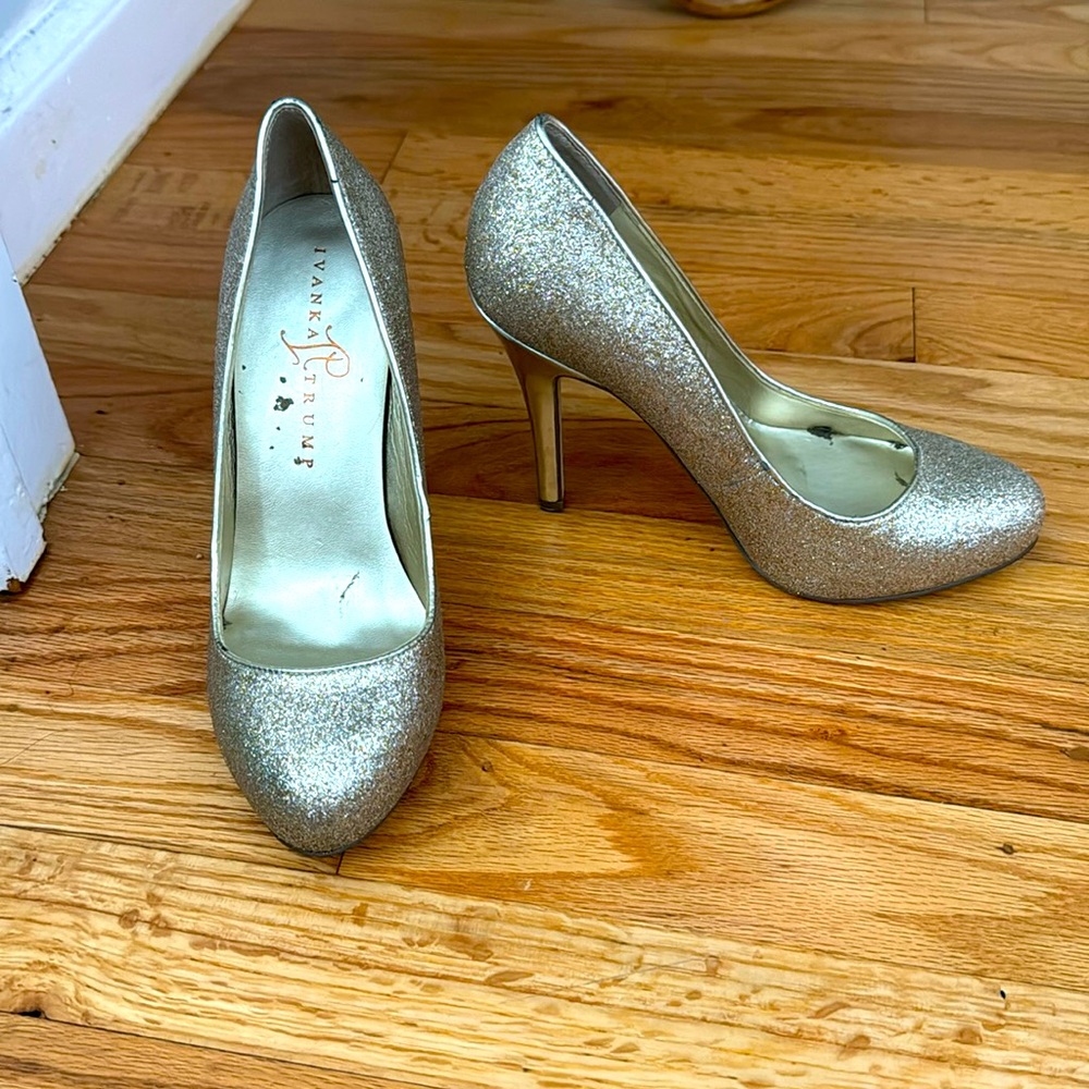 Sparkly gold heels, ~4 inch heels